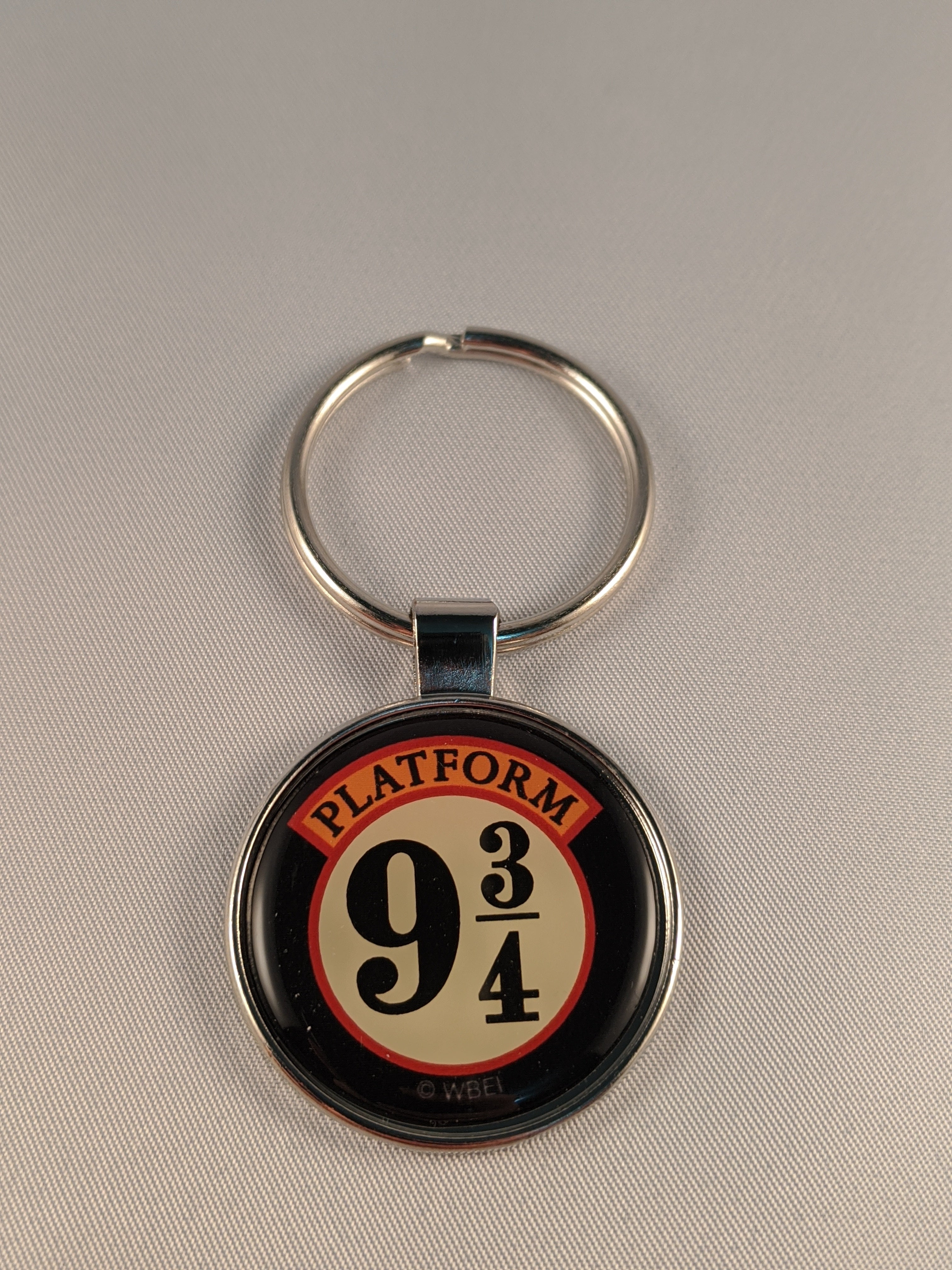 Harry Potter Hogwarts School Crest & Hogwarts Express Platform 9 3/4 Keychain 2pk