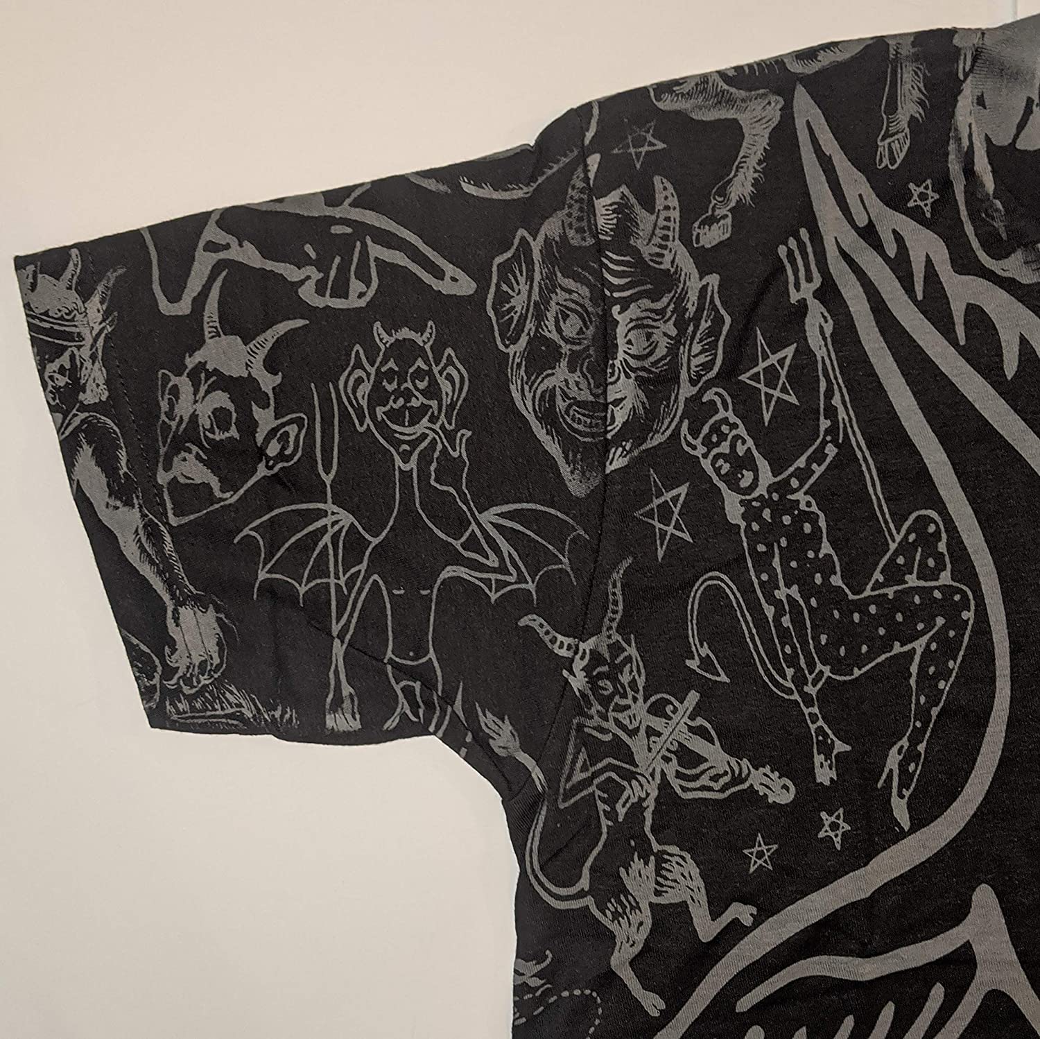 Baphomet Men’s T-Shirt Goat Head Devil Satanic Goth Punk Pentagram Tee