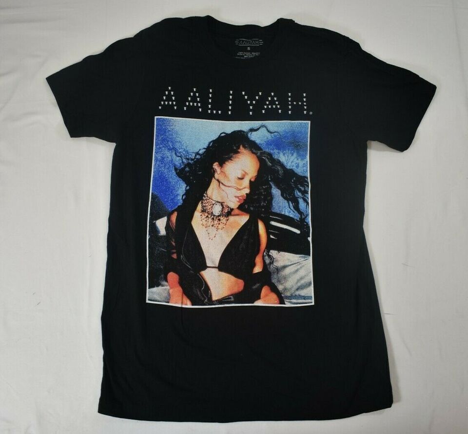Close-up of the Aaliyah Princess of R&B Men's T-Shirt, showcasing the detailed photo print of Aaliyah.