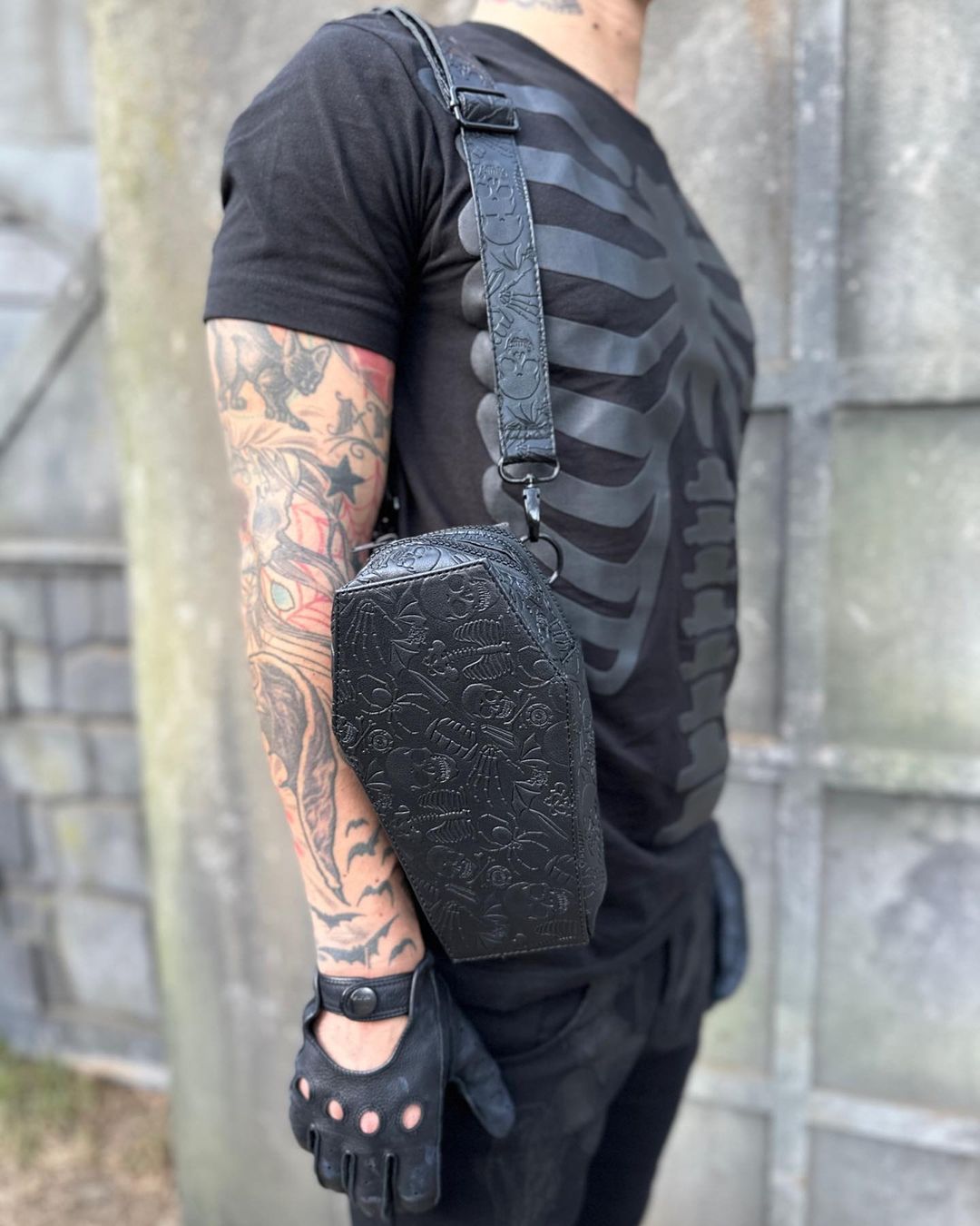 This coffin-shaped shoulder bag is a must have for your gothic accessories.